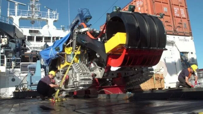 A long-running dispute over plans to start mining the ocean floor has suddenly flared up.- ENB