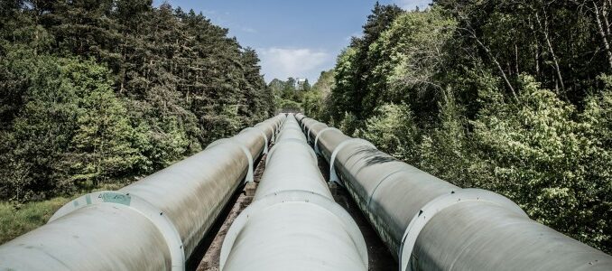 Oil Pipeline Lifeline for Canada Comes Under Siege in Michigan Oil Pipeline Lifeline for Canada Comes Under Siege in Michigan