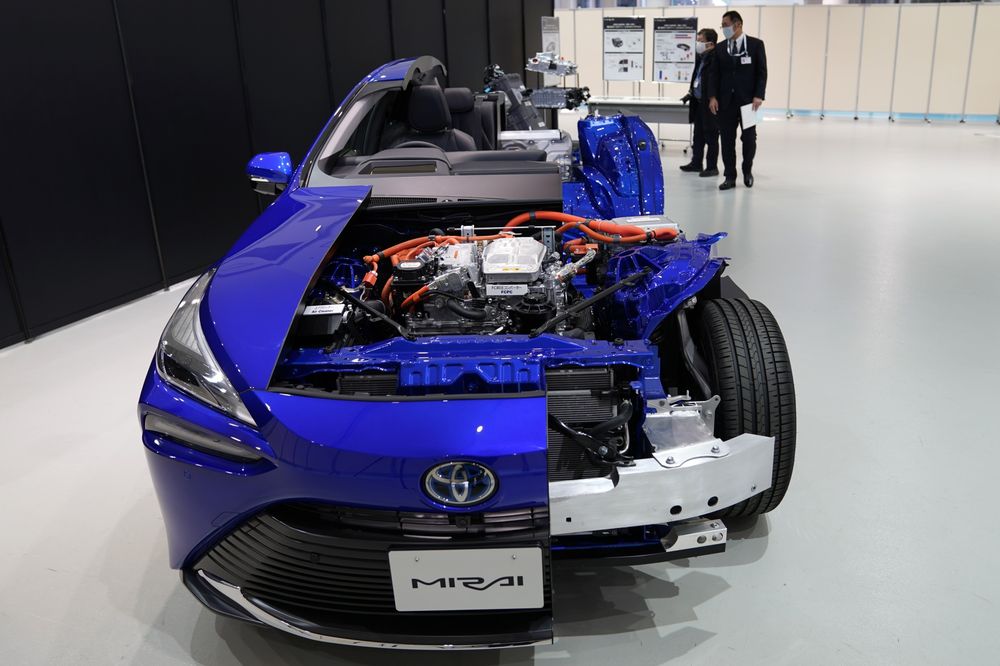 Toyota-Backed Paris Venture Targets 10k Hydrogen Taxis by 2024