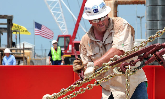 US oil worker - Energy News Beat