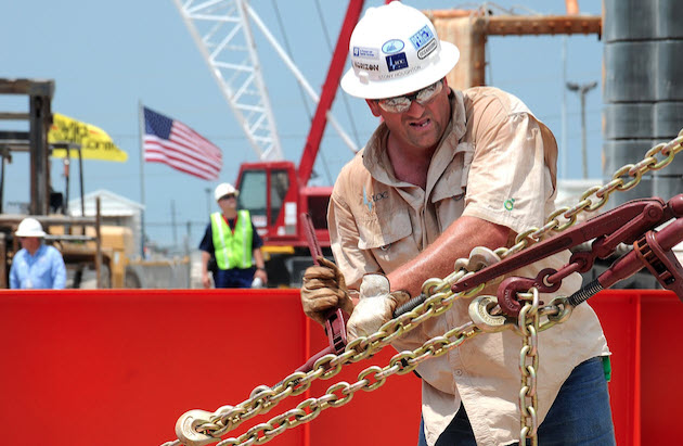 US oil worker - Energy News Beat