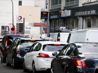 Waiting lines at French gas stations due to fuel shortage