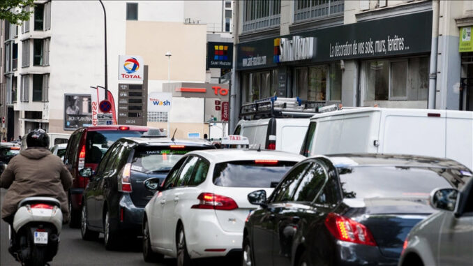 Waiting lines at French gas stations due to fuel shortage
