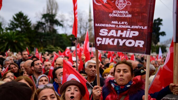 Thousands protest against conviction of Istanbul Mayor Imamoglu