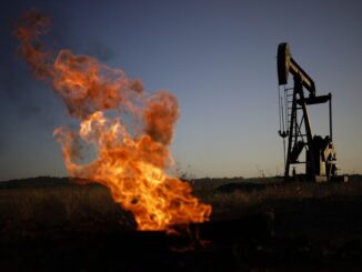 Oil Drilling Plunges the Most in Two Years With Shale Producers Pulling Back