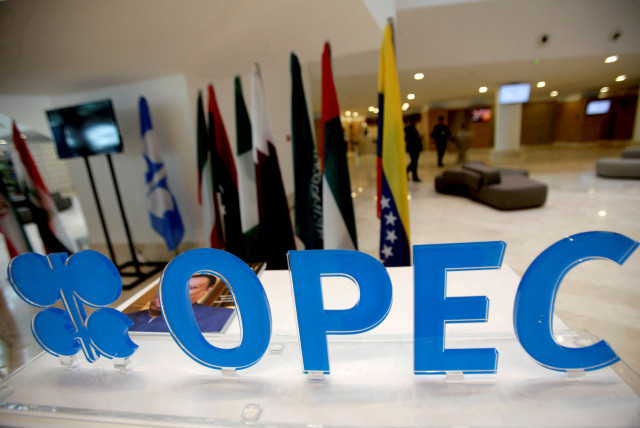 OPEC+ Nearing Compromise in Spat