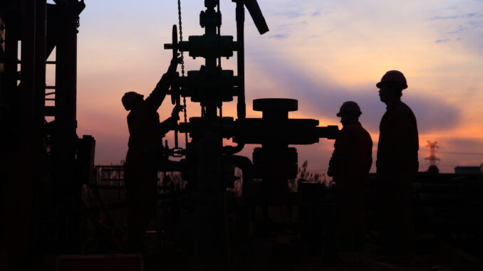 Oil worker wages hit U.S record amidst slowing shale activity Oil worker