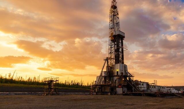 Chevron's Record Oil and Gas Output Boosts Earnings Amid Price Challenges